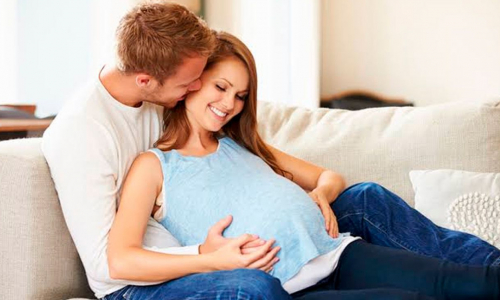 Mantener relaciones sexuales durante el embarazo es «bueno para el bebé y para la mujer»